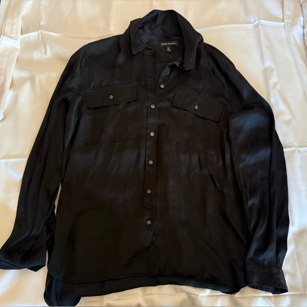 Banana Republic pocket front button down blouse size M